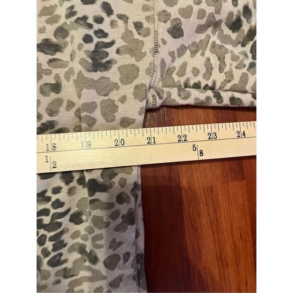 Old Navy Animal Print Sweater. size medium. - Picture 9 of 9